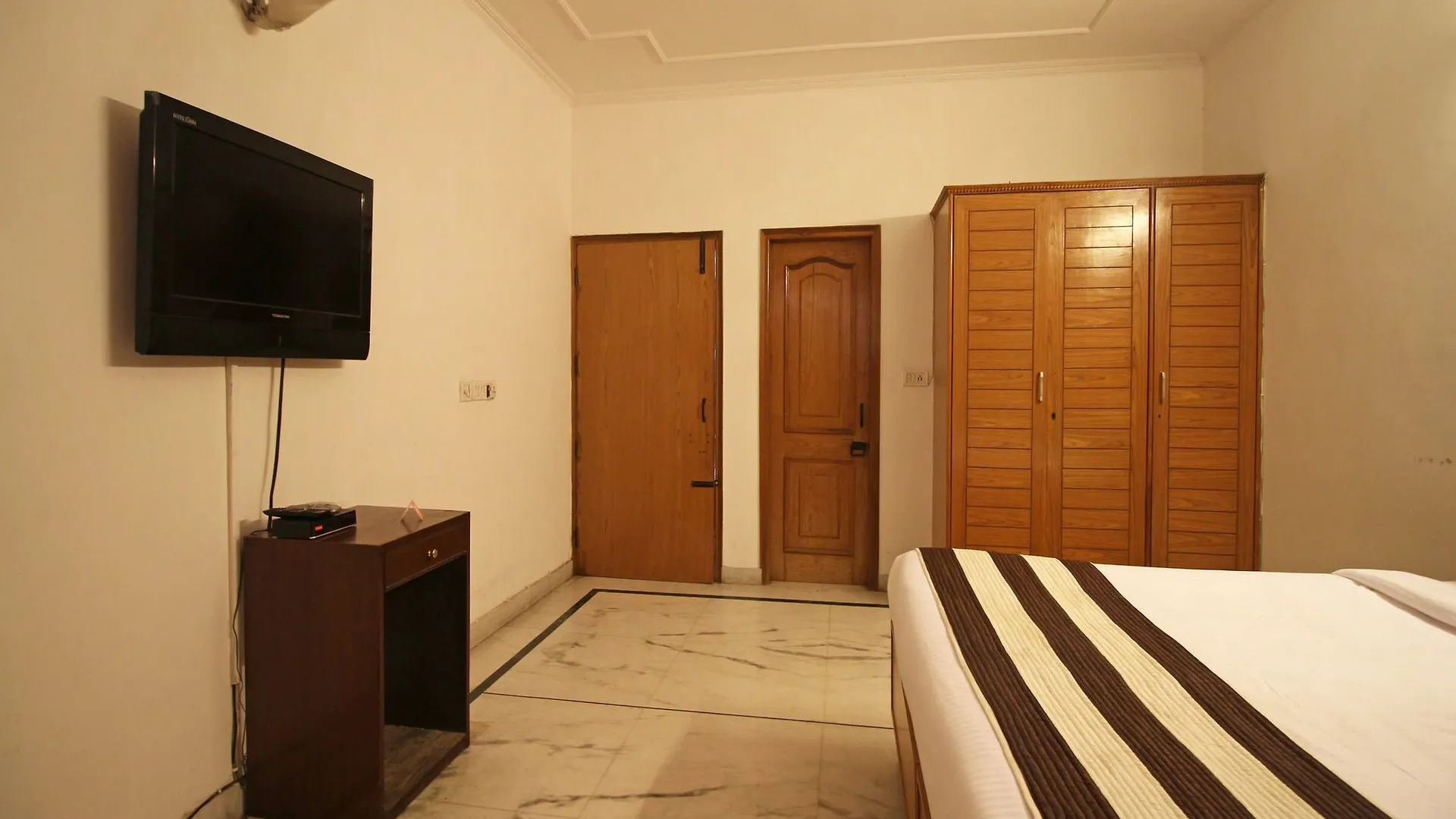 Oyo 6835 Green Residency 古尔冈 2*,  印度